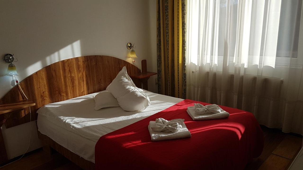 Hotel Bulevard Sinaia Kültér fotó
